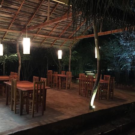 Sky Forest Habarana Exterior foto