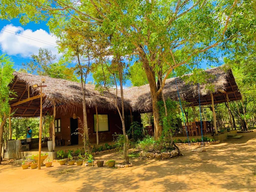 Sky Forest Habarana Exterior foto